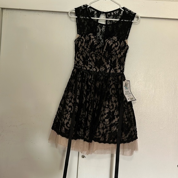 B Darlin Dresses & Skirts - b.Darlin lace dress size 5/6  nwt